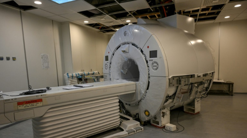 Rifle termina en una m&aacute;quina de resonancia durante torpe redada policial en EEUU