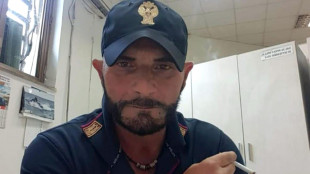 Poliziotto ucciso, la lite per la fuga di un pappagallo