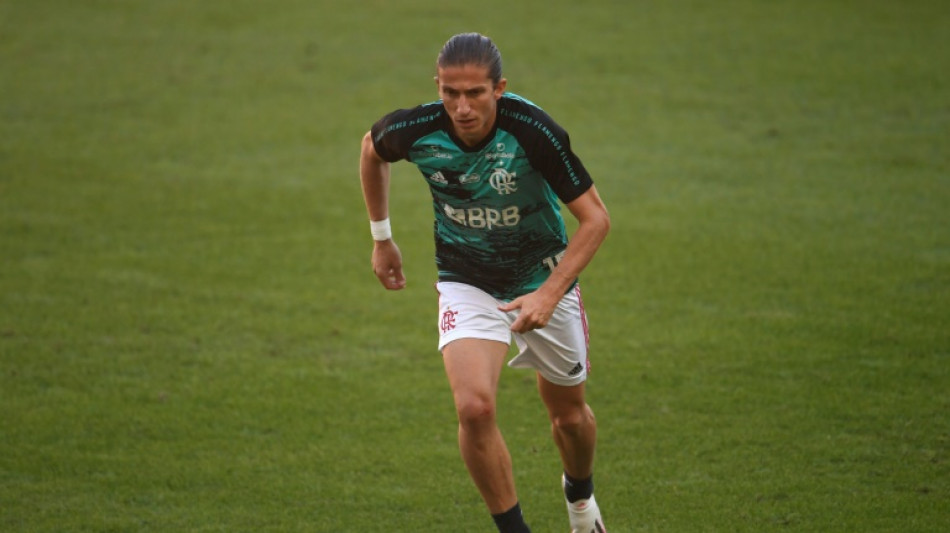 Filipe Lu&iacute;s anuncia aposentadoria do futebol