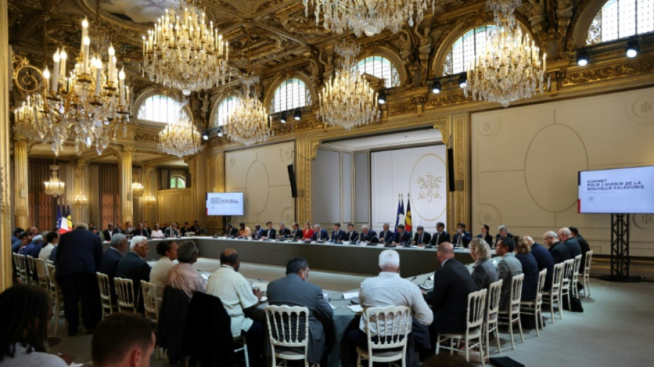 Nouvelle-Calédonie: indépendantistes et non indépendantistes signent un accord "historique"
