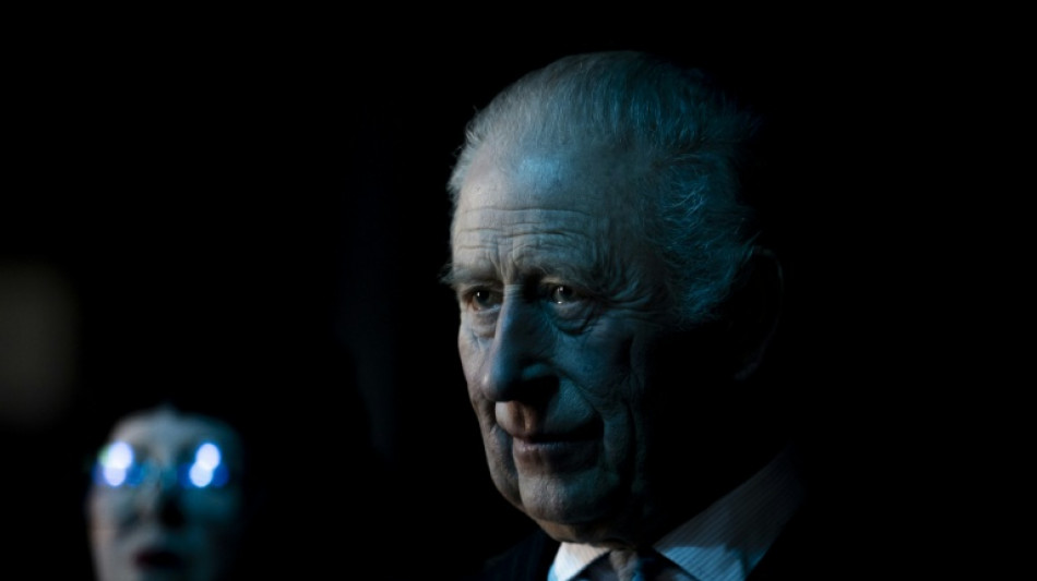 Carlos III, casi tres a&ntilde;os de reinado con muchos sobresaltos