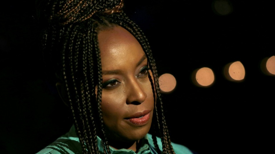 Morte de beb&ecirc; de escritora Chimamanda Adichie lan&ccedil;a holofotes sobre sistema de sa&uacute;de da Nig&eacute;ria