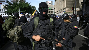 Chavistas protestam nas ruas ap&oacute;s queda de Maduro, opositores se calam