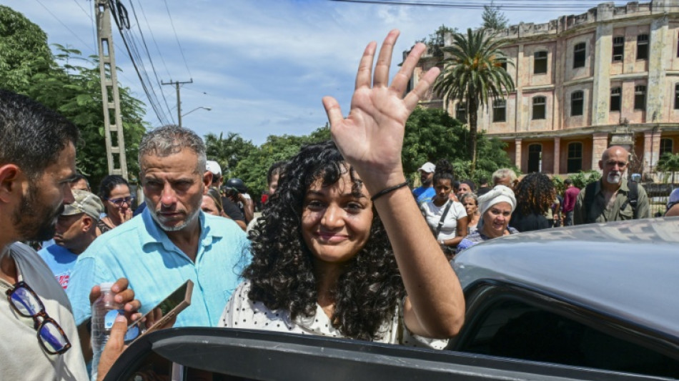 Condenan en Cuba a una activista cr&iacute;tica del gobierno por difundir un video de un agente