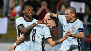 Sem CR7, Portugal vence Su&eacute;cia em amistoso preparat&oacute;rio para Euro