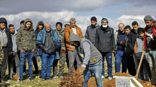 S&eacute;isme en Syrie: Alep enterre ses morts et prie pour ses vivants
