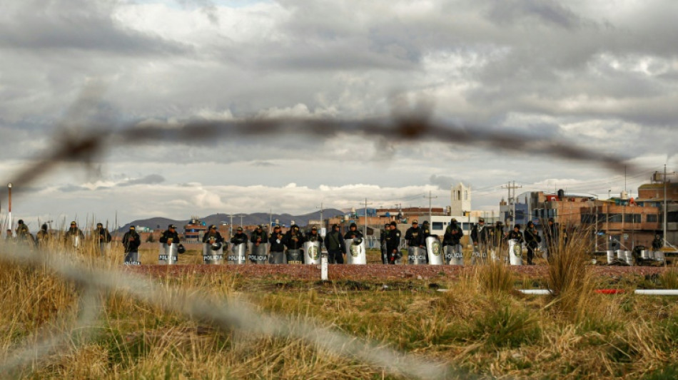 Demonstranten in Peru protestieren mit Stra&szlig;enblockaden gegen Regierung