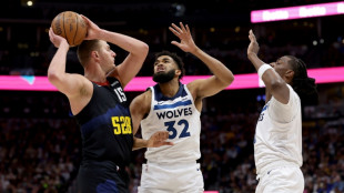 Play-offs NBA: Minnesota &eacute;touffe Denver, Brunson reste bouillant