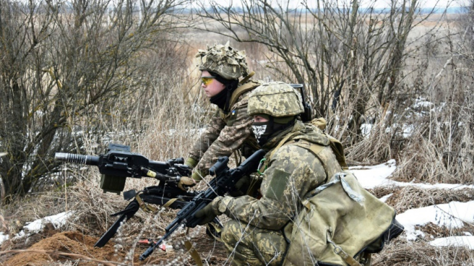 Verteidigungsministerium stellt Schutzhelme f&uuml;r Ukraine zur Lieferung bereit
