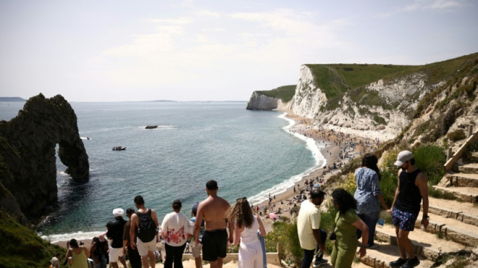 UK beats May heat record with 33.5C registered near London