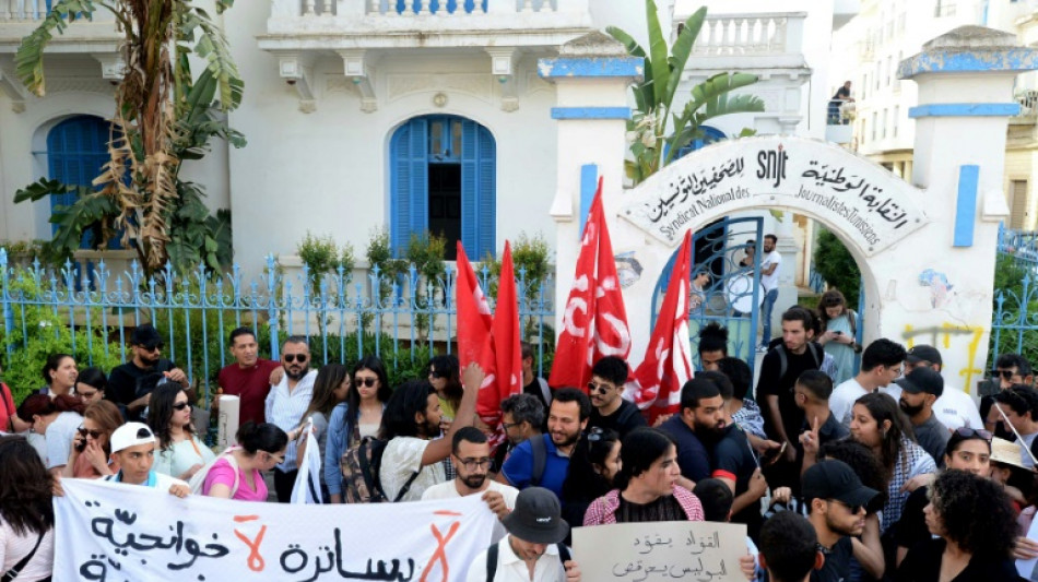 T&uacute;nez sustituye a ministros tras una ola de detenciones en la sociedad civil